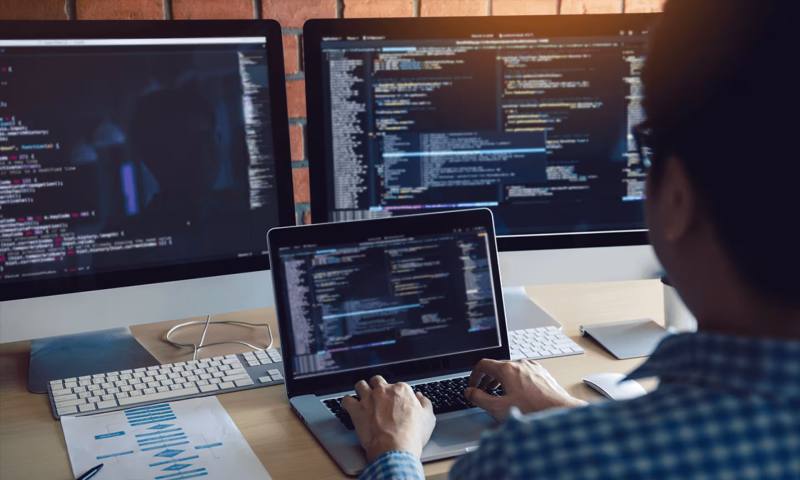 数据科学选型:R与Python如何赋能宜都市网站建设?